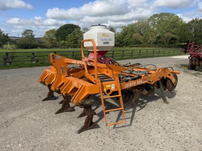 2010 Simba DTX300 w/seeder