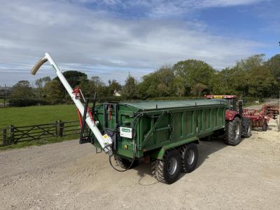 Bailey 14 ton trailer w/ CanAgro Grain Auger