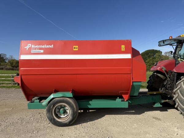 Kverneland KD 411 Diet feeder Mixer wagon