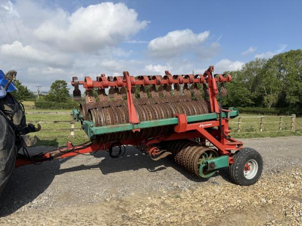 Kverneland 7.3 metre Cambridge rolls